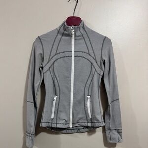 Lululemon Define Jacket Tonka Stripe Heathered Slate White
Woman’s Size 6